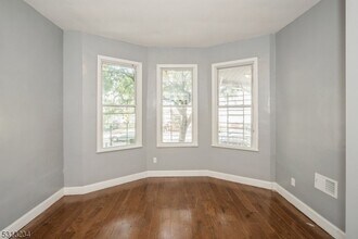 216 S 10th St-Unit -3 in Newark, NJ - Building Photo - Building Photo
