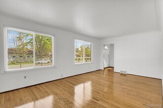 18792 Old Homestead Dr in Harper Woods, MI - Building Photo - Building Photo