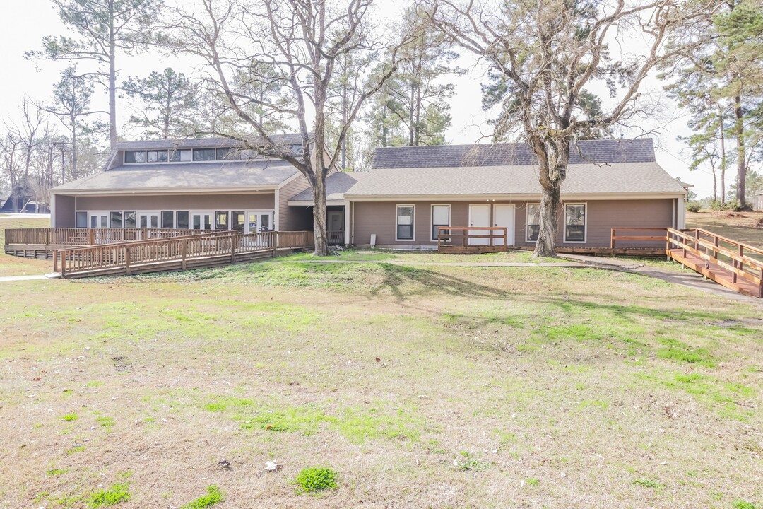 156 Bluebonnet in Livingston, TX - Foto de edificio