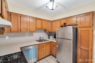 31 Hanover Square in Middlesex, NJ - Building Photo - Building Photo