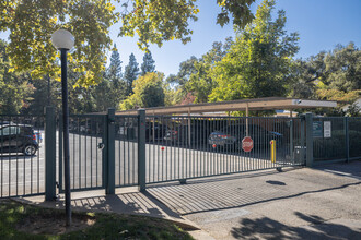 Woodside Creek in Citrus Heights, CA - Foto de edificio - Building Photo