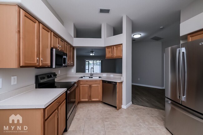 8133 Alamosa Wood Ave in Ruskin, FL - Foto de edificio - Building Photo