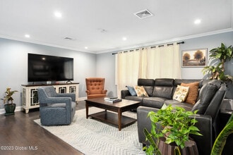 1 Laurie Ln in Saratoga Springs, NY - Building Photo - Building Photo