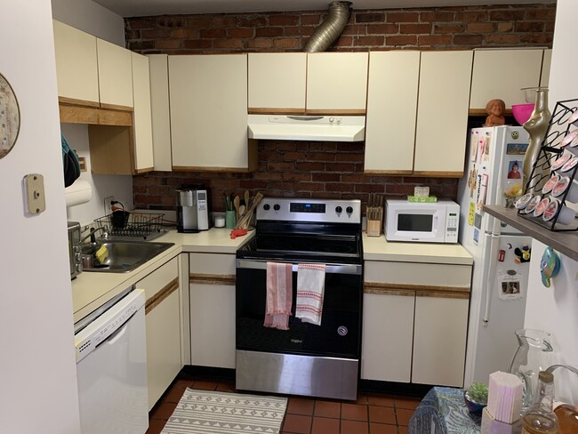 33 Brainerd Rd, Unit #310 in Boston, MA - Building Photo - Building Photo