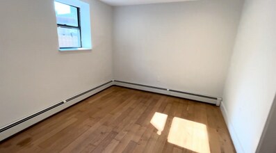 16 Elko St, Unit B1 in Boston, MA - Foto de edificio - Building Photo