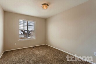 555 N Kewaunee Way in Aurora, CO - Building Photo - Building Photo