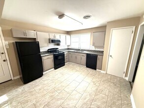 1864 Grove Hill Ln in Montgomery, AL - Building Photo - Building Photo