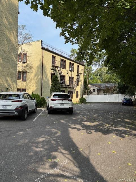 44 Oakwood Rd in Huntington, NY - Building Photo - Building Photo