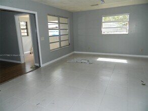 930 SW 29th Way in Fort Lauderdale, FL - Building Photo - Building Photo