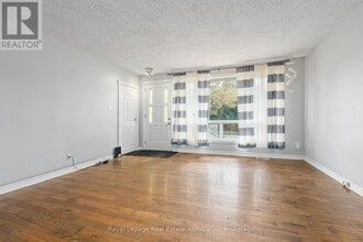 79 Duncan Dr in Halton Hills, ON - Building Photo - Building Photo