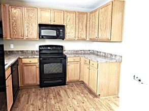 8176 Halbert Dr in North Charleston, SC - Building Photo - Building Photo