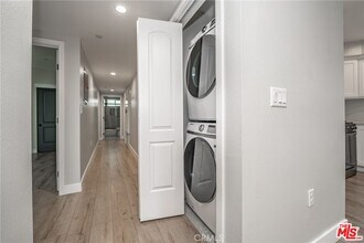 433 W Gage Ave in Los Angeles, CA - Building Photo - Building Photo