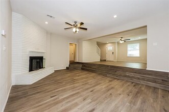 9410 Fieldcrest Dr in Dallas, TX - Building Photo - Building Photo