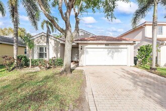 4945 SW 34th Terrace in Fort Lauderdale, FL - Building Photo - Building Photo