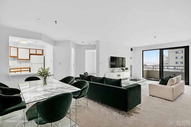 394 Ocean Ave, Unit 502 in Revere, MA - Foto de edificio - Building Photo