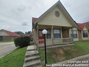 6351 Cambridge Dr in San Antonio, TX - Foto de edificio