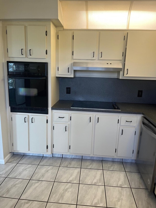 16441 Blatt Blvd in Weston, FL - Building Photo - Building Photo