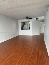 117 Lake Emerald Dr in Oakland Park, FL - Building Photo - Building Photo