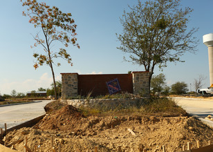 Sendero Oaks in Crowley, TX - Foto de edificio - Building Photo