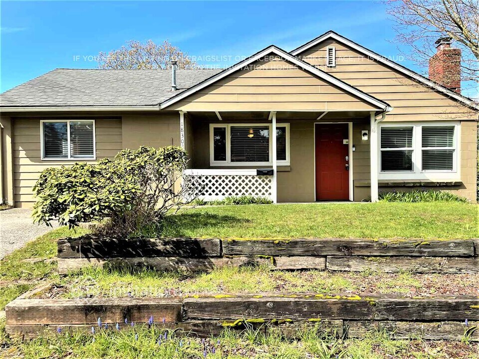 18303 9th Ave NE in Shoreline, WA - Building Photo