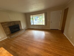 951 NE Dekalb Ave in Bend, OR - Building Photo - Building Photo
