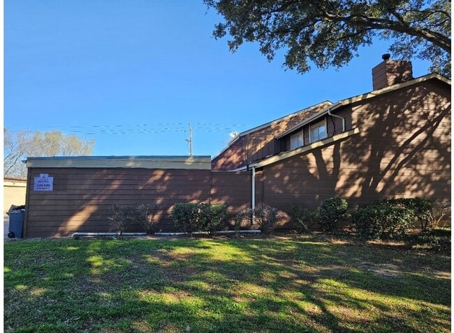 8496 Dairy View Ln in Houston, TX - Foto de edificio - Building Photo