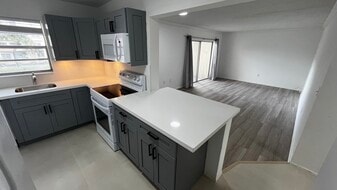 7765 SW 86th St in Miami, FL - Building Photo