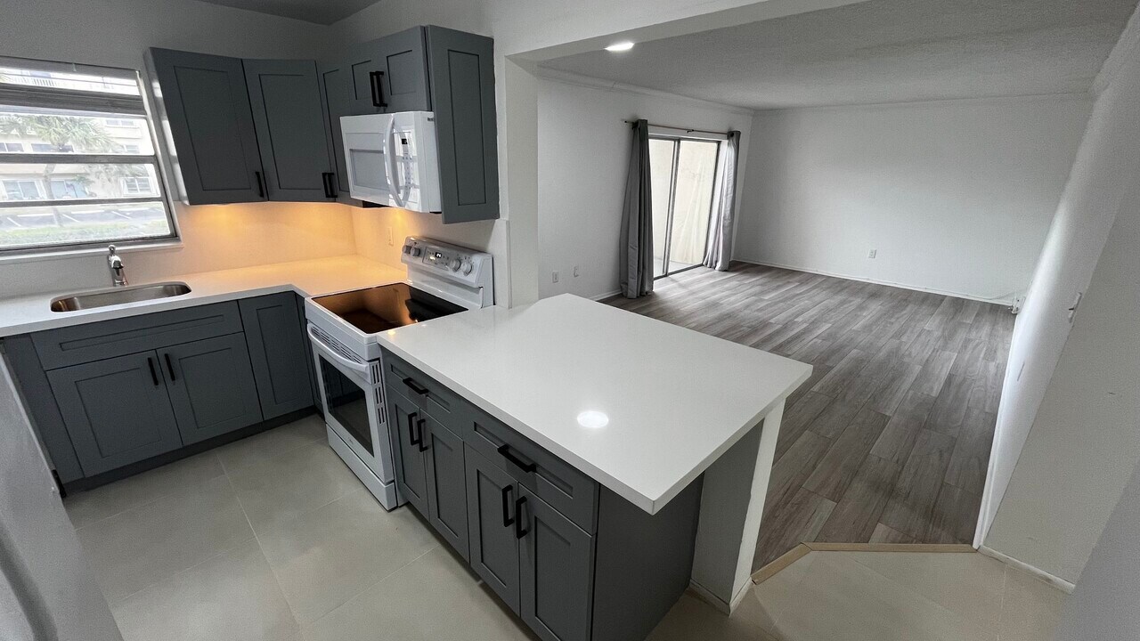 7765 SW 86th St, Unit F2-202 in Miami, FL - Foto de edificio