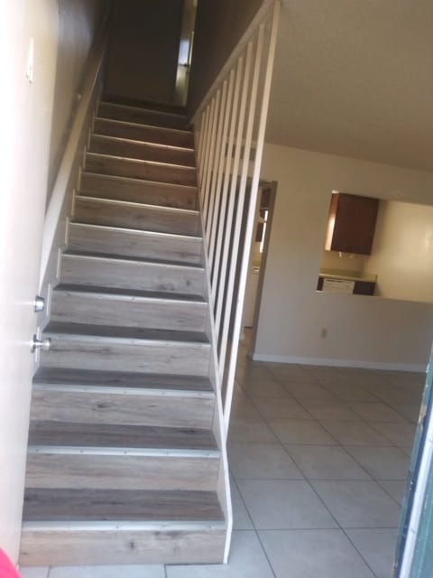 3604 Micheli Ct, Unit C in Bakersfield, CA - Foto de edificio - Building Photo