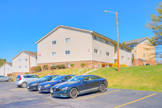 300 McDonald Street Apartments in Blacksburg, VA - Foto de edificio - Building Photo