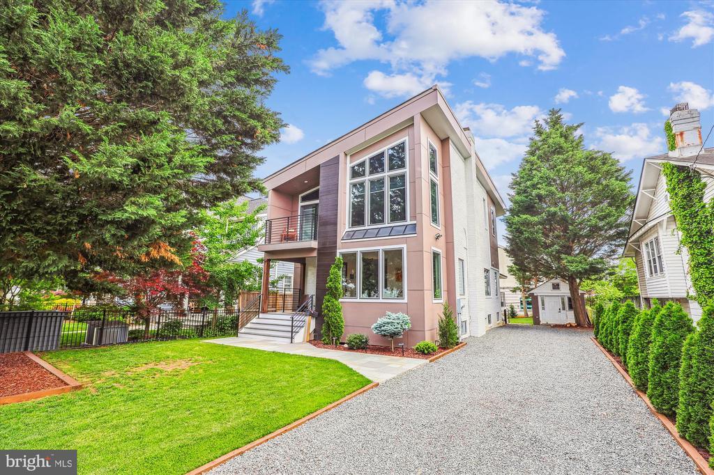 2820 1st Rd N in Arlington, VA - Building Photo