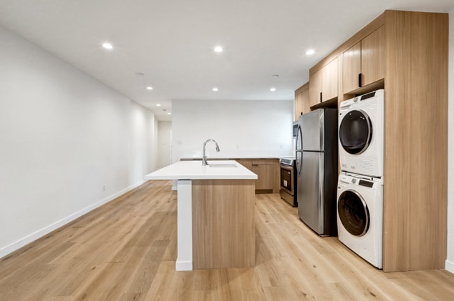 2525 Beverley Ave, Unit 10 in Santa Monica, CA - Building Photo - Building Photo