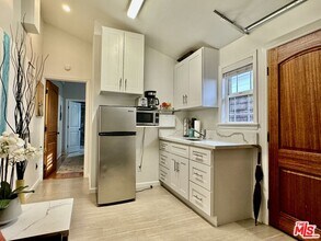 207 Avenue C in Redondo Beach, CA - Foto de edificio - Building Photo