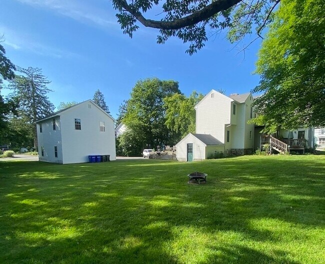 227 Wood St in Hopkinton, MA - Building Photo - Building Photo
