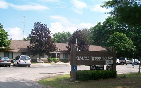 Stone Manor in Mio, MI - Foto de edificio