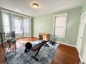 37 Hillside St, Unit 1 in Boston, MA - Foto de edificio - Building Photo