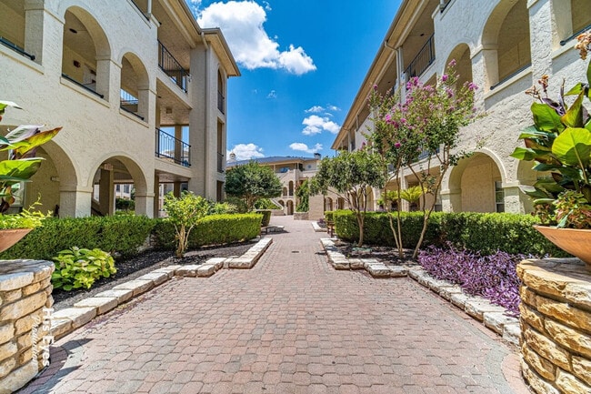 3308 Parliament Cove