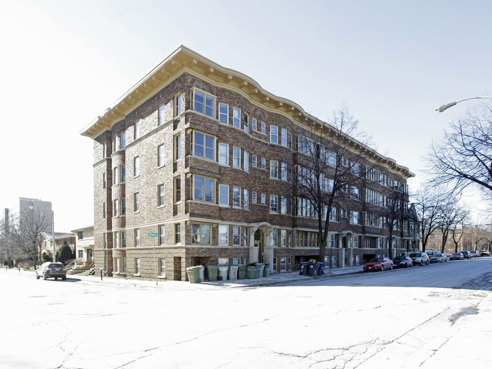 1303-1309 W Kilbourn Ave in Milwaukee, WI - Building Photo