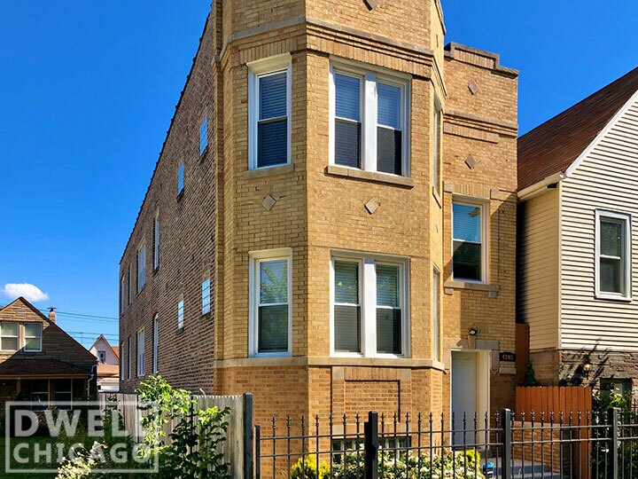 4208 W Thomas St, Unit 2 in Chicago, IL - Building Photo