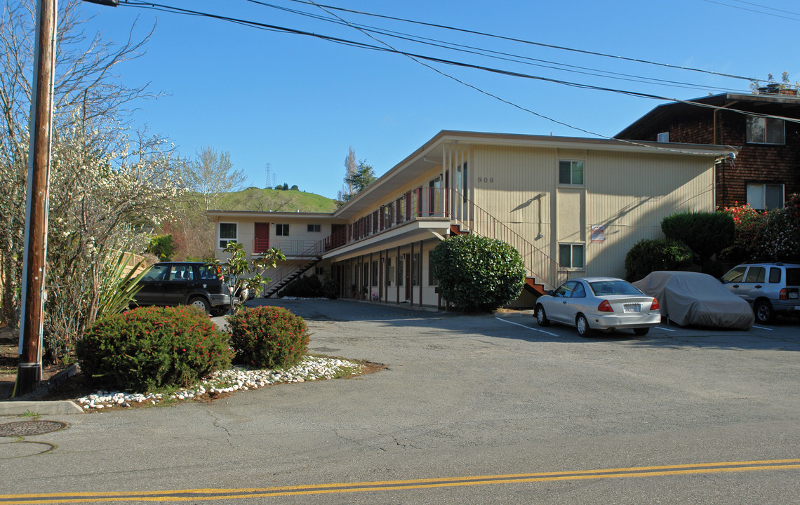 909 E Blithedale Ave in Mill Valley, CA - Building Photo