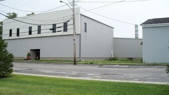 4 E Main St in Bloomfield, NY - Building Photo