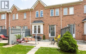 2665 Thomas St in Mississauga, ON - Building Photo - Building Photo