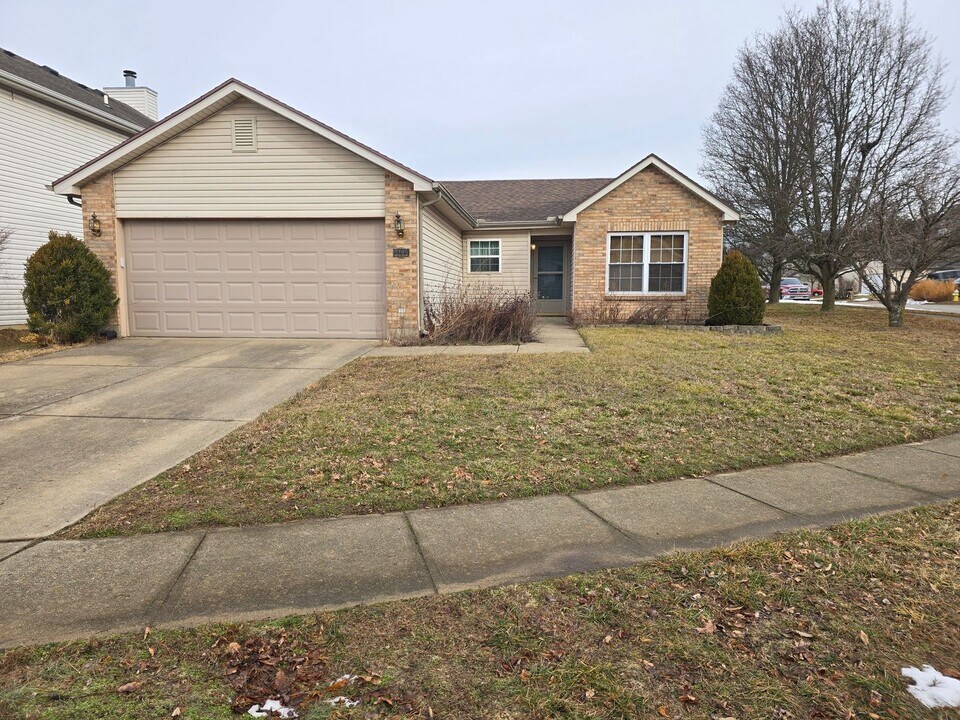 5160 Mallet Club Dr in Dayton, OH - Building Photo