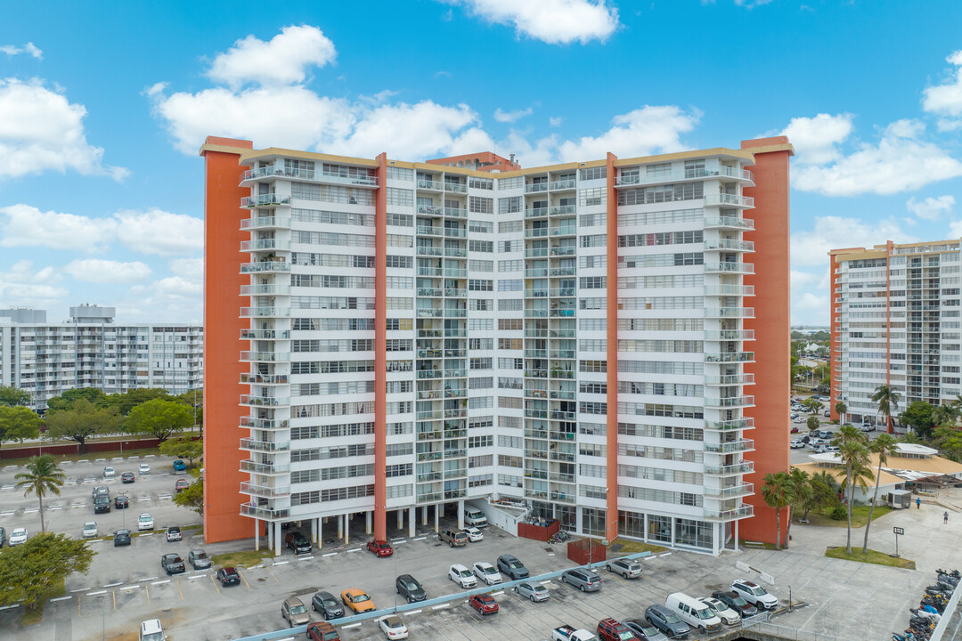 Buckley Towers in North Miami Beach, FL - Building Photo