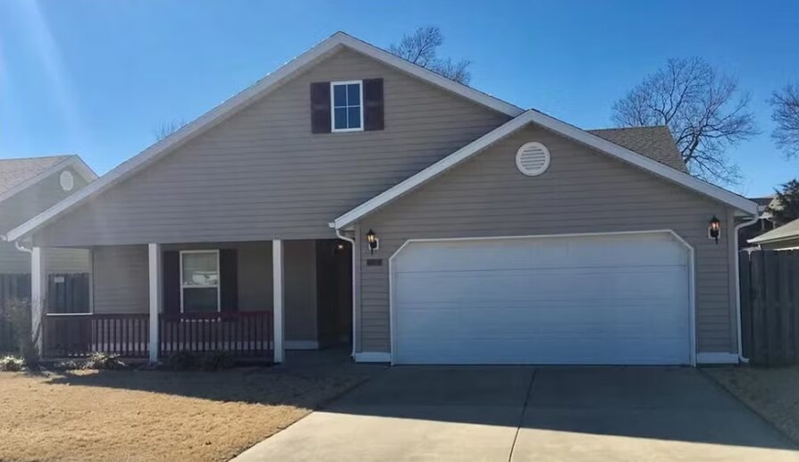 1241 S Holland Dr in Fayetteville, AR - Building Photo