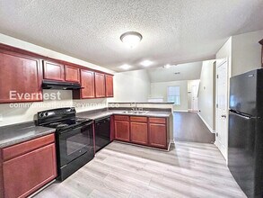 3039 Broadleaf Trail Rd in Fairburn, GA - Foto de edificio - Building Photo