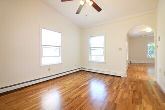 13 Vinton St, Unit 3 in Boston, MA - Foto de edificio - Building Photo