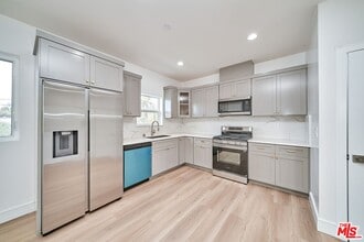 1106 Queen Anne Pl in Los Angeles, CA - Building Photo - Building Photo