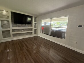 2304 Country Club Rd in Eustis, FL - Foto de edificio - Building Photo
