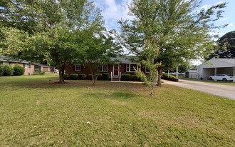 47 Westwood Dr in Sumter, SC - Building Photo
